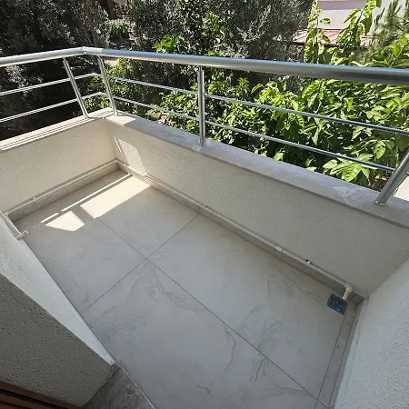 Istanberry - Ladies Premium Terrace * كوشاداسيه